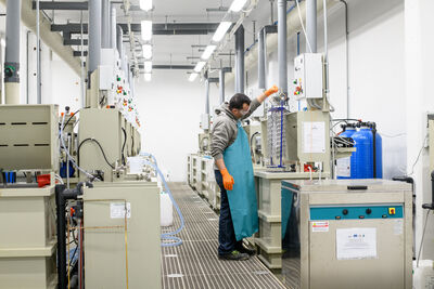 Produzione sostenibile accessori metallici calzature