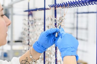 Reparto galvanica trattamenti superficiali accessori metallici